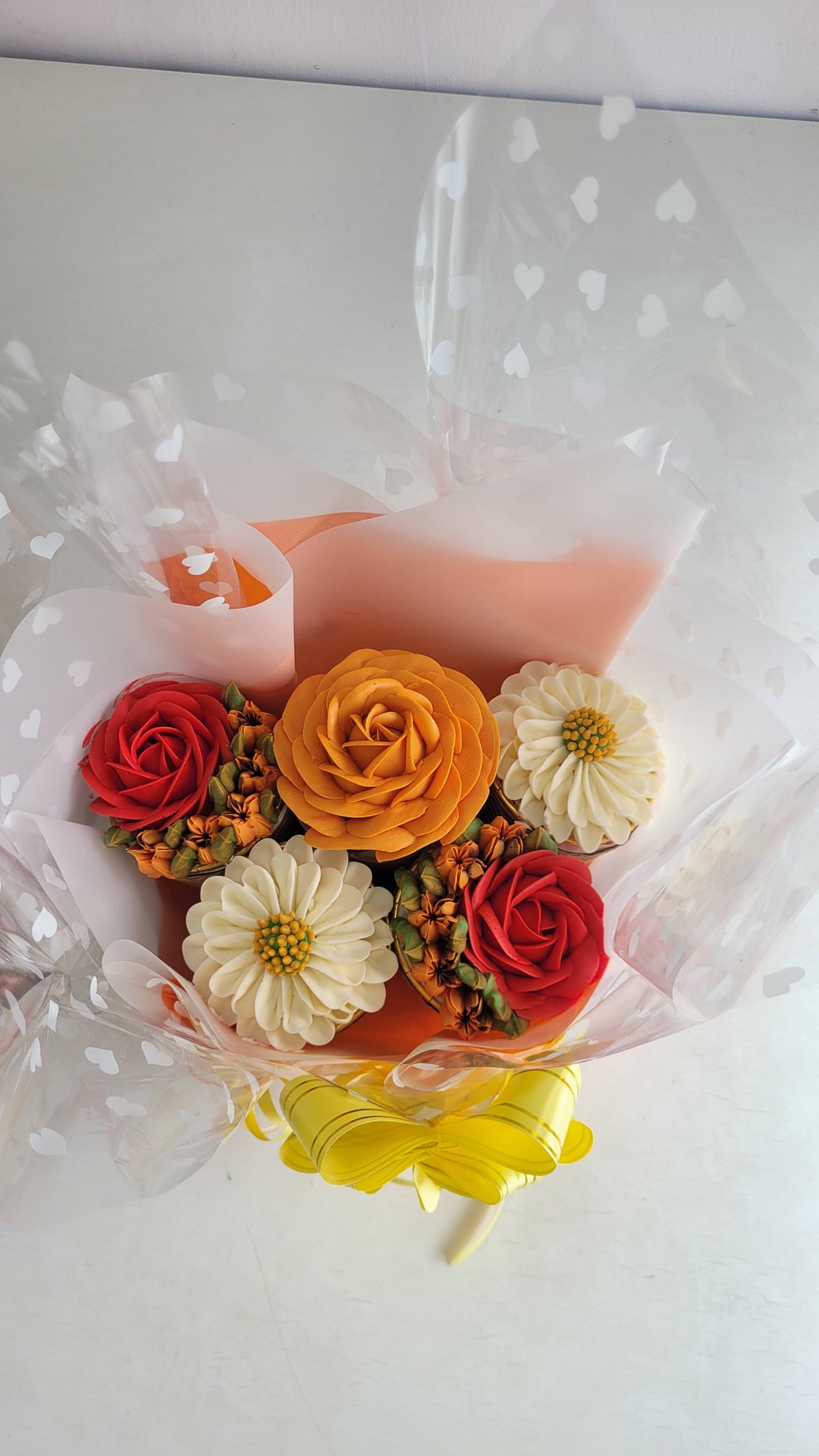 Autum Radiance Small Bouquet Cake - 550 grams / (5 cupcakes)