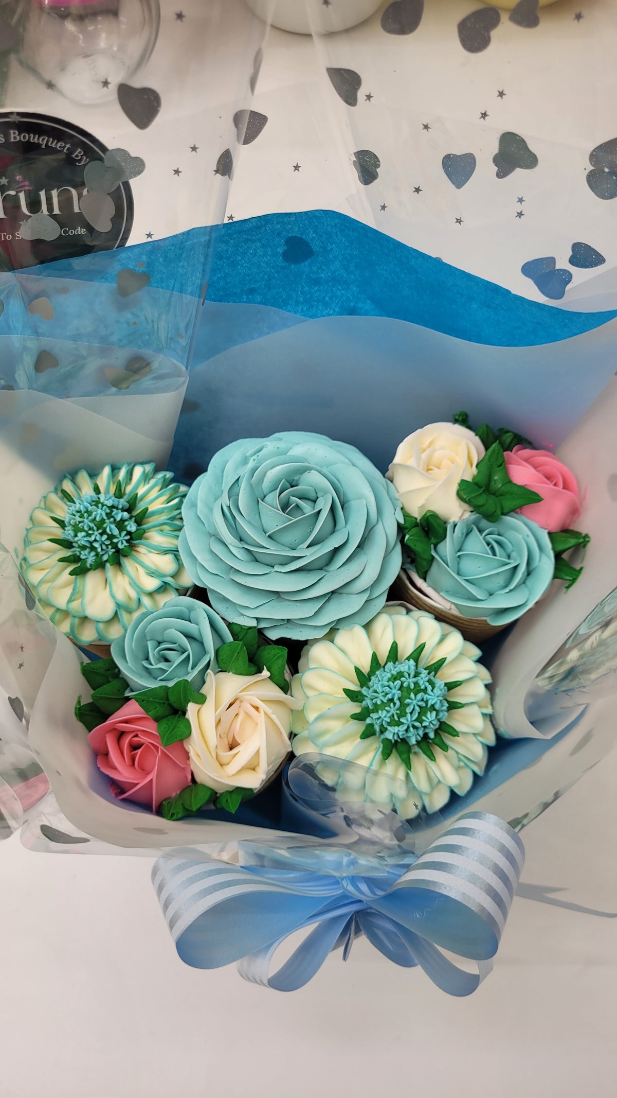 Bouncing Baby Small Bouquet Cake - 550 grams / (5 cupcakes)