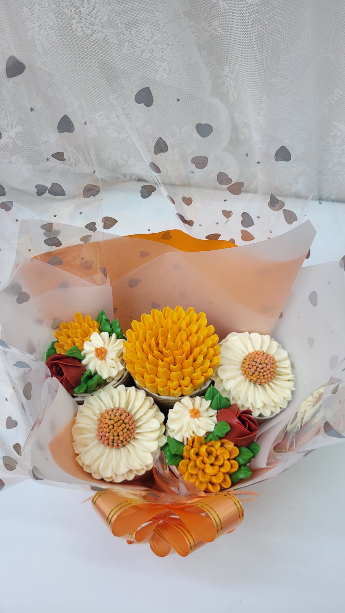 Floral Fancy Small Bouquet Cake - 550 grams / (5 cupcakes)
