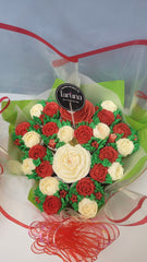 Simply Red Large Bouquet Cake - 1300 grams / (12 cupcakes)
