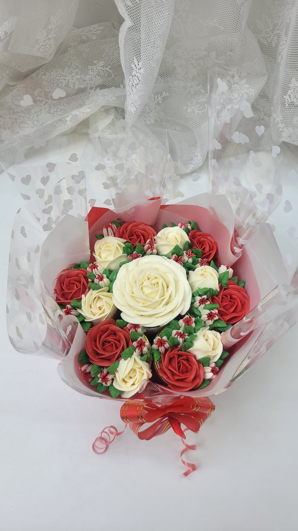 Simply Red Regular Bouquet Cake - 750 grams / (7 cupcakes)