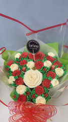 Simply Red Large Bouquet Cake - 1300 grams / (12 cupcakes)