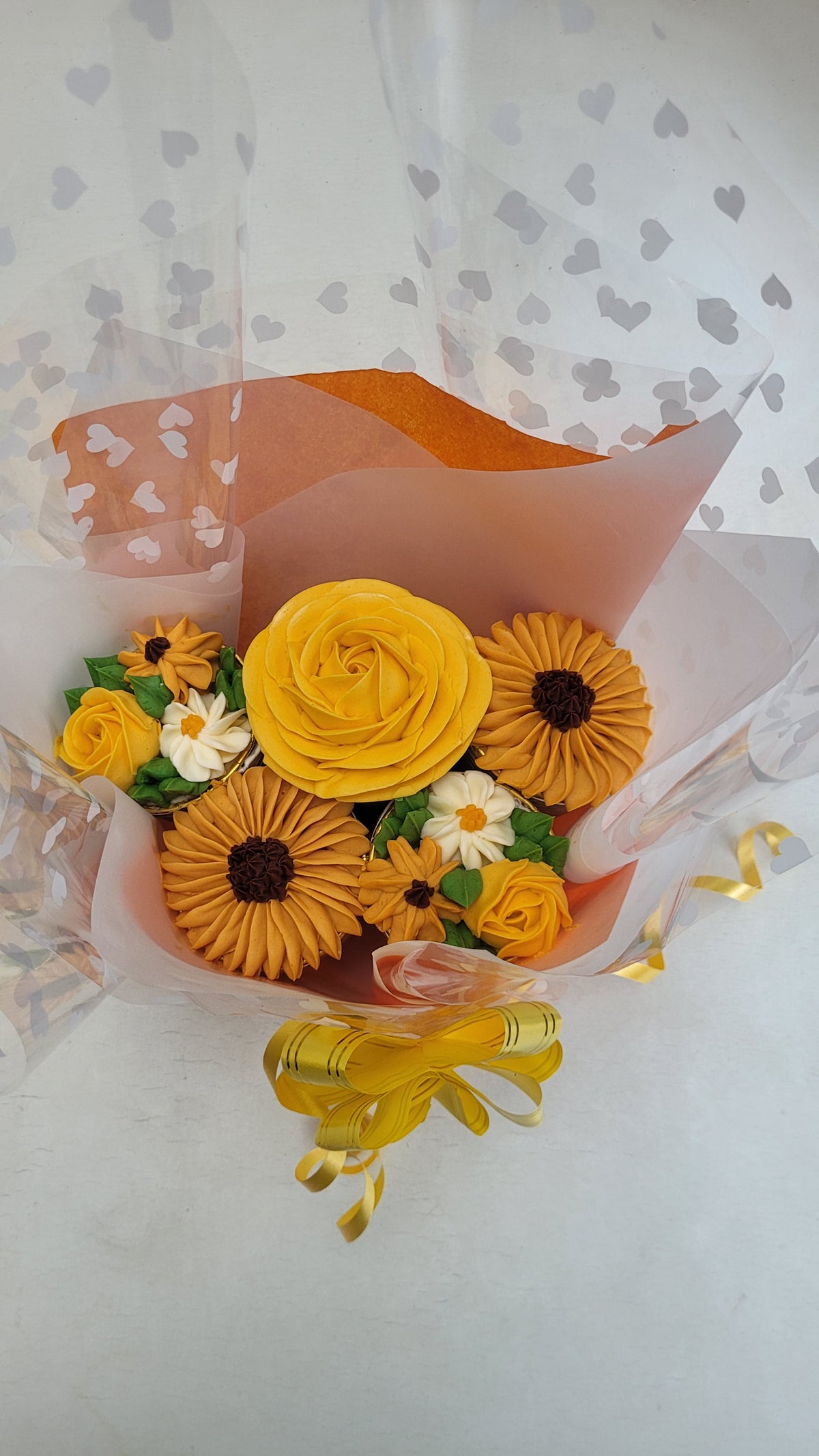 Sunny Delight Small Bouquet Cake - 550 grams / (5 cupcakes)