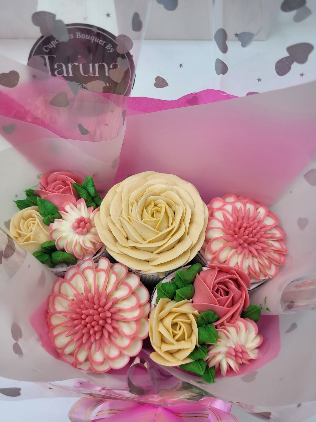 Pastel Perfection Small Bouquet Cake - 550 grams / (5 cupcakes)